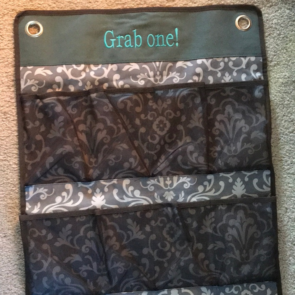 Thirty-one pocket organizer